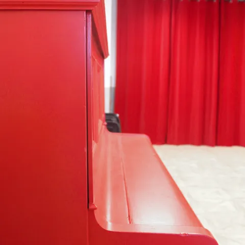 piano en sala clases de grupo